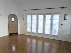 6265 Commodore Sloat Dr in Los Angeles, CA - Building Photo