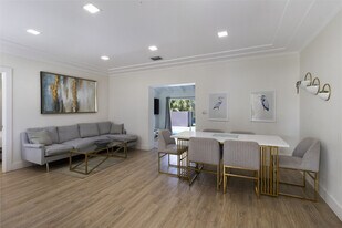 437 NE 107th St in Miami, FL - Building Photo
