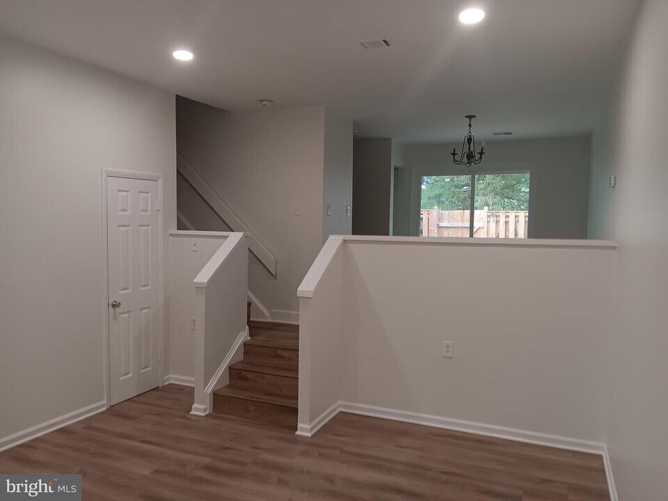 5403 Crossrail Dr in Burke, VA - Building Photo