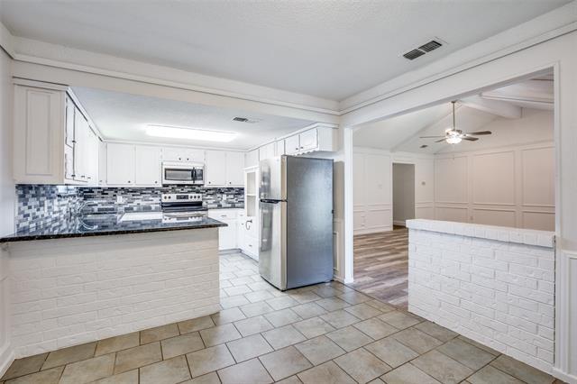 601 Porter Ave in Crowley, TX - Building Photo - Building Photo