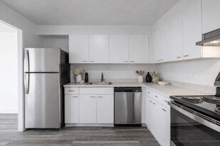 Carlyle Tower Apartments - Southfield, MI in Southfield, MI - Building Photo