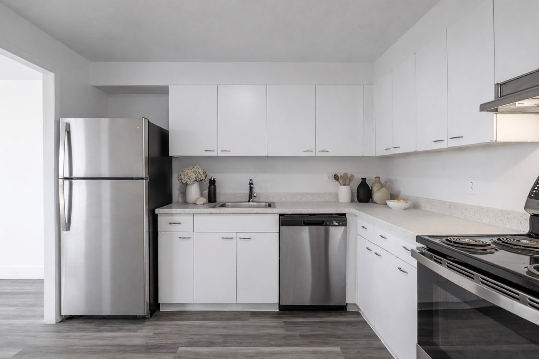 Carlyle Tower Apartments - Southfield, MI in Southfield, MI - Foto de edificio