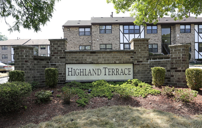 Highland Terrace in Clifton, NJ - Building Photo - Building Photo