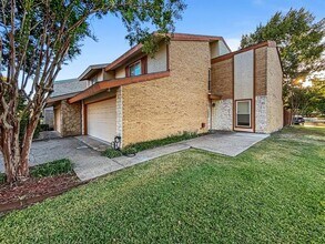 2907 Country Pl Cir in Carrollton, TX - Building Photo - Building Photo