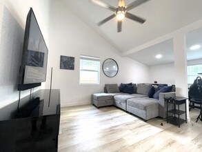 1821 30th Ave N in St. Petersburg, FL - Building Photo - Building Photo
