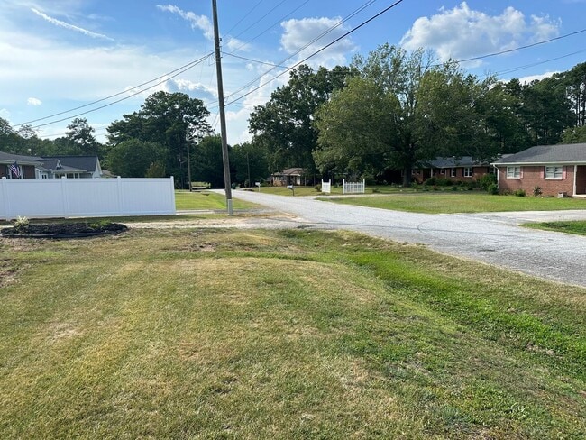 1116 Cornelia Cir in Greenwood, SC - Building Photo - Building Photo