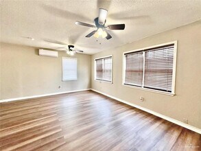 8 E Schunior St in Edinburg, TX - Building Photo - Building Photo