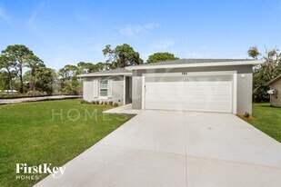 785 Coconut St SE in Palm Bay, FL - Building Photo