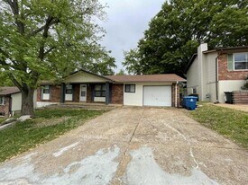 2733 Tiara Dr in Arnold, MO - Building Photo