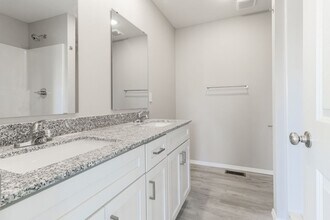 3441 N Nixon Ave in Springfield, MO - Building Photo - Building Photo