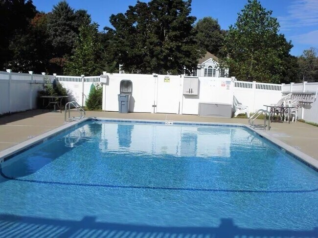 100 Emerson Gardens Rd in Lexington, MA - Building Photo - Building Photo