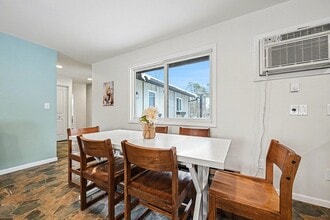 325 W Delhi Rd, Unit 180 in Ann Arbor, MI - Foto de edificio - Building Photo