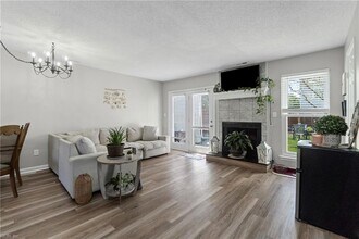 428 Falling Ln in Virginia Beach, VA - Building Photo - Building Photo