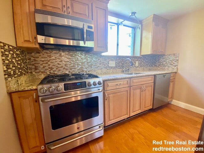 20 Stearns Rd in Brookline, MA - Building Photo - Building Photo
