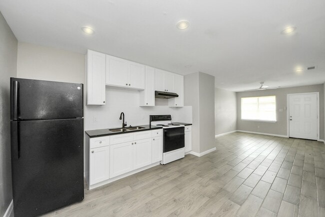 property at 5435 Pardee St