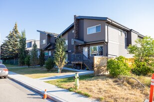 4628 73 St NW in Calgary, AB - Building Photo