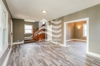 2720 Newport Ave in Omaha, NE - Foto de edificio - Building Photo