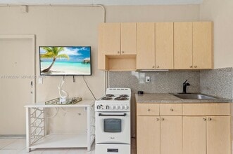 301 86th St in Miami Beach, FL - Foto de edificio - Building Photo