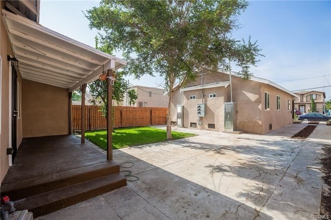 712 W 54th St in Los Angeles, CA - Building Photo - Building Photo