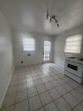 215 Hillcrest Ave in Decatur, GA - Building Photo - Building Photo