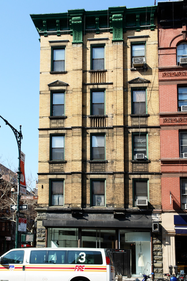 101 W 74th St in New York, NY - Building Photo - Building Photo