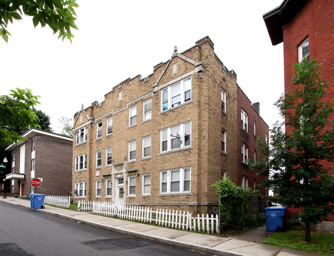 49 Walnut St in New Britain, CT - Building Photo - Building Photo