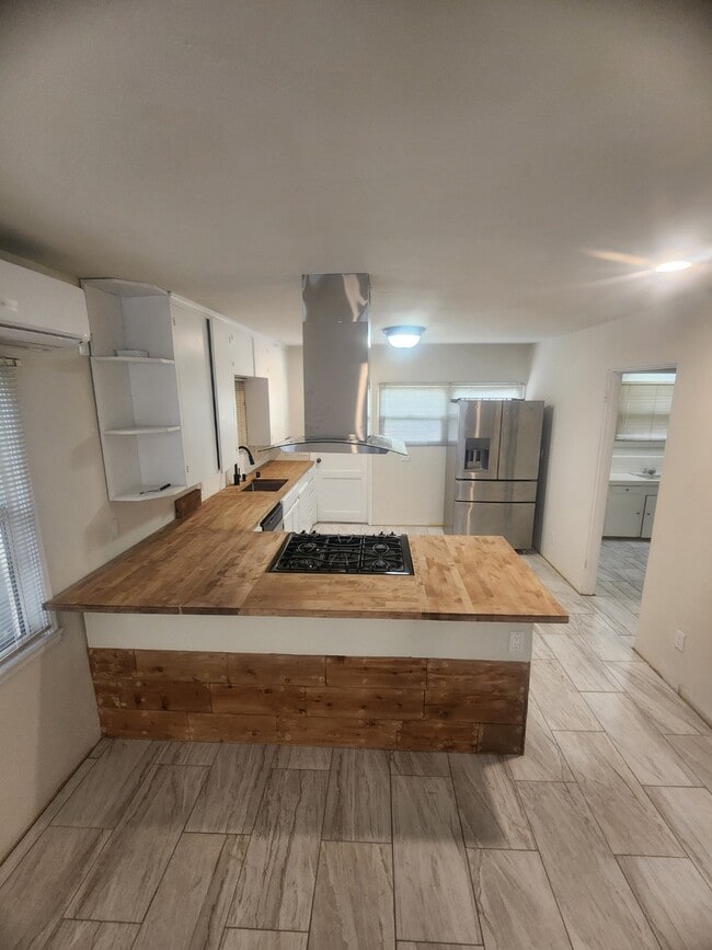 property at 908 Park Hill Dr