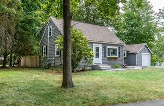 7 Ferndale Rd in Natick, MA - Foto de edificio - Building Photo