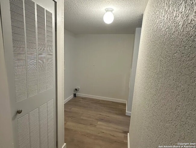1284 Glenn Dr, Unit 8-8106 in Canyon Lake, TX - Building Photo - Building Photo