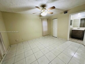 6565 W 26th Dr in Hialeah, FL - Building Photo - Building Photo