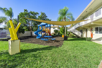 Sunriser Apartments in Sunrise, FL - Building Photo - Building Photo