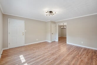 325 Winding River Dr in Dunwoody, GA - Foto de edificio - Building Photo