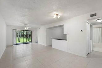 3355 Jaywood Terrace, Unit J113 in Boca Raton, FL - Building Photo - Building Photo