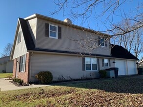 1109 N Snowmass Ln in Muncie, IN - Building Photo - Building Photo