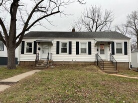 10225 St Katherine Ln in St. Ann, MO - Building Photo