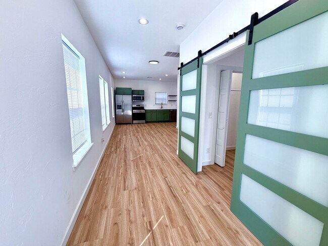 property at 1709 N Linn Ave