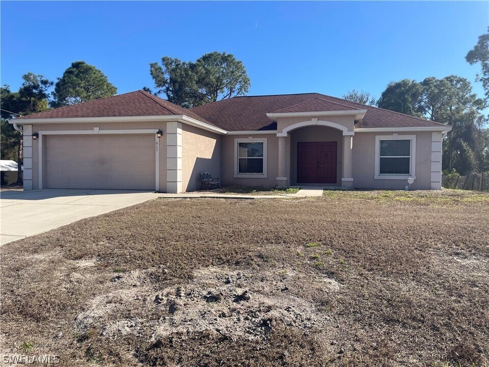 2615 19th St W in Lehigh Acres, FL - Building Photo