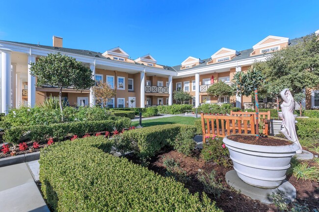 Heritage Square Senior Apartment Homes in Ladera Ranch, CA - Foto de edificio - Building Photo