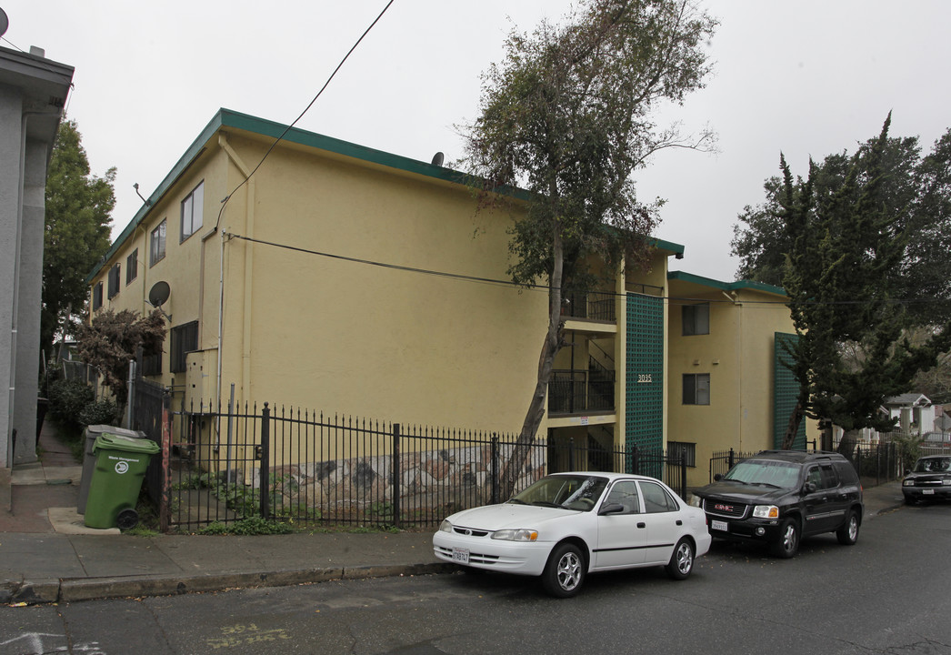 3035 Lynde St in Oakland, CA - Building Photo