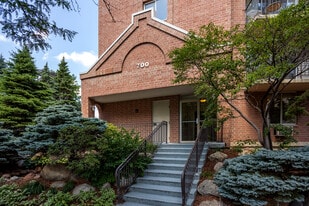 Kenwood Gables in Minneapolis, MN - Building Photo