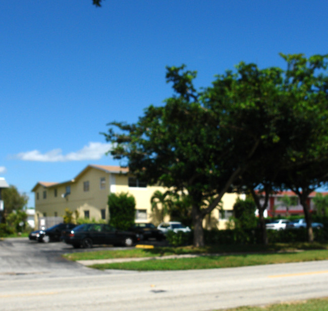 7861 Johnson St in Pembroke Pines, FL - Building Photo - Building Photo