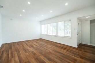 15942 Devonshire St in Granada Hills, CA - Building Photo - Building Photo