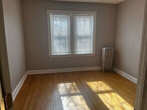 1336 E 76th St in Chicago, IL - Foto de edificio - Building Photo