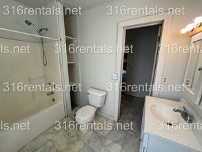 510 E 8th St in Newton, KS - Building Photo - Building Photo