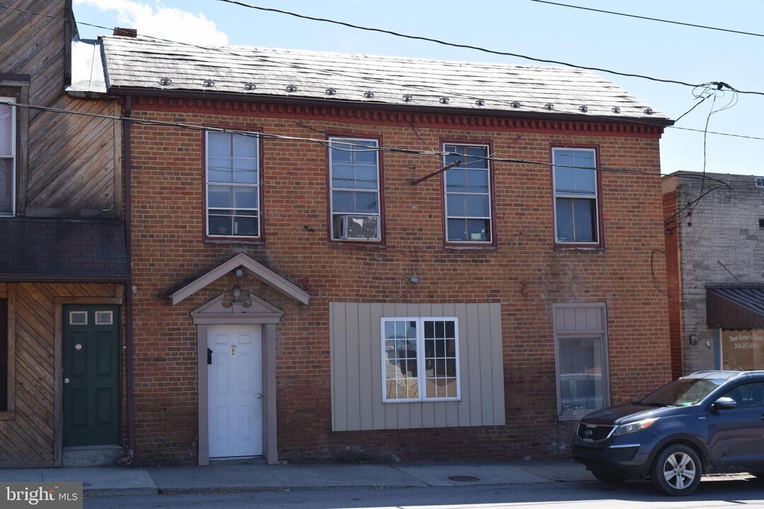 15 Virginia Ave in Petersburg, WV - Building Photo