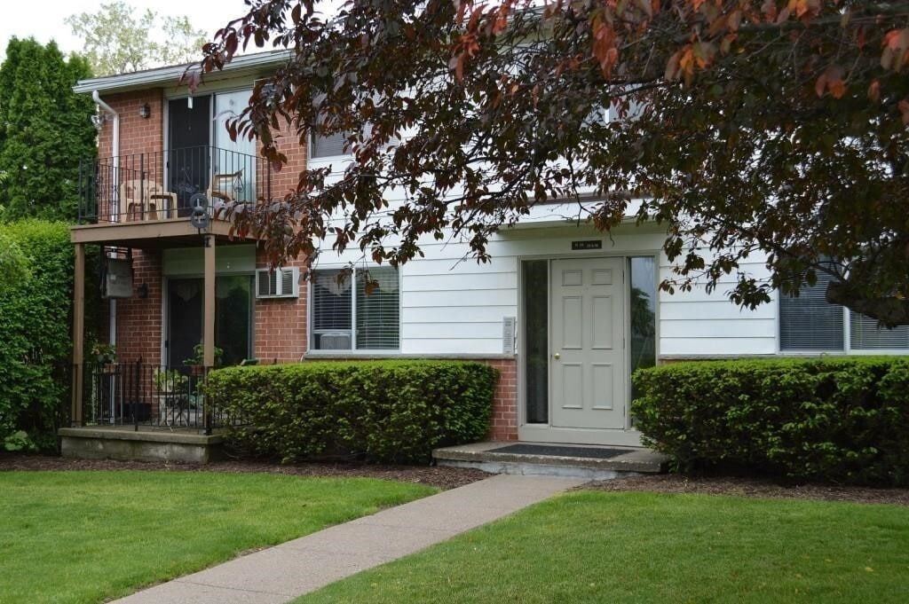 7554 Victor Mendon Rd in Victor, NY - Foto de edificio