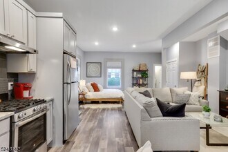 41 The Crescent-Unit -1 in Montclair, NJ - Building Photo - Building Photo