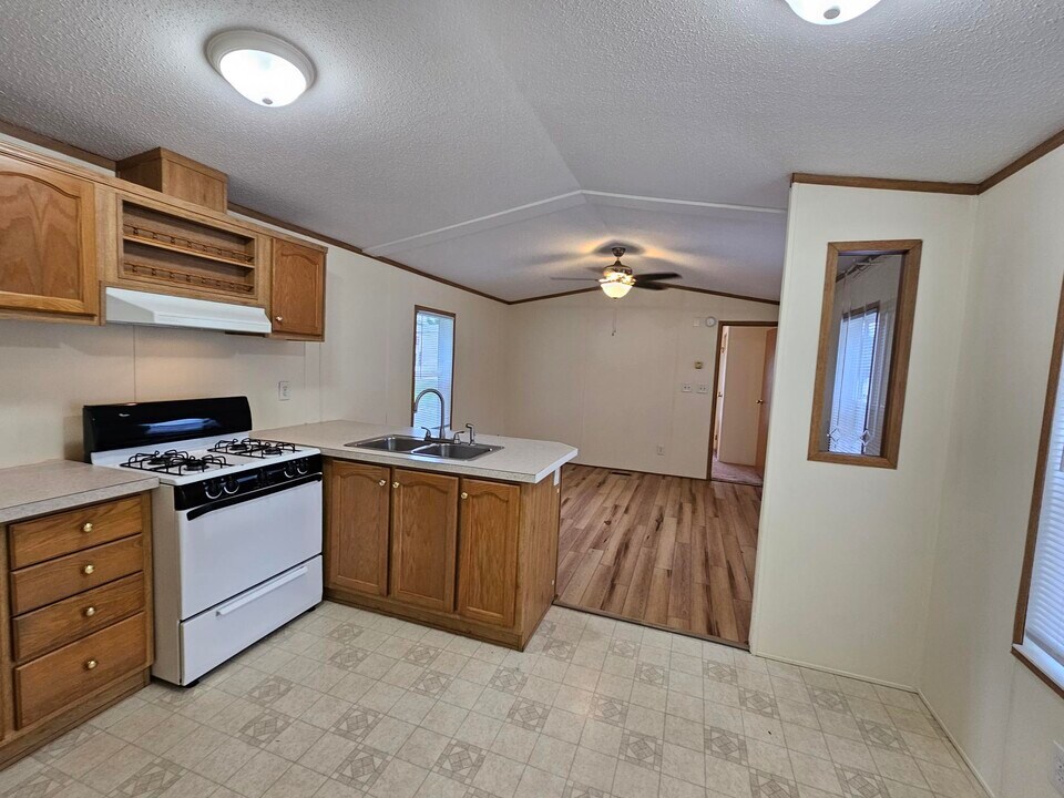 155 Rodeo Dr in Utica, NY - Building Photo