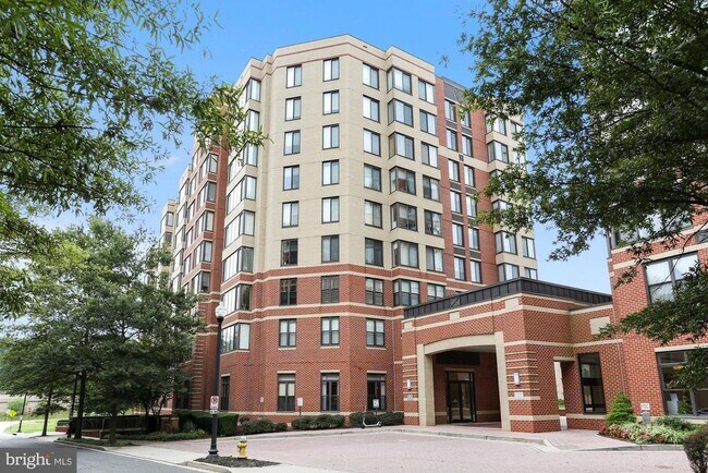 2220 Fairfax Dr in Arlington, VA - Building Photo - Building Photo