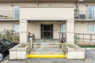 Cleary Condominiums in Metairie, LA - Foto de edificio - Building Photo